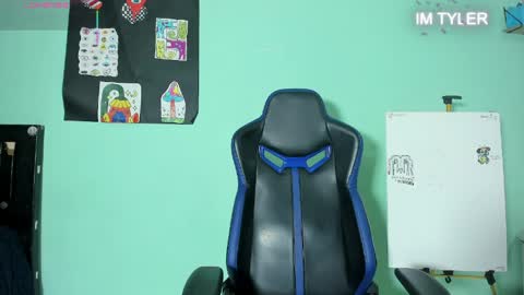 chicos hot online show from April 2026 04:17:01 AM