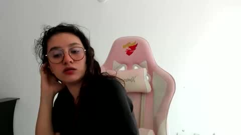 alexandra clauss online show from November 2025 05:17:02 PM