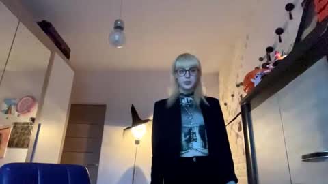 Lia online show from November 2025 02:05:04 PM