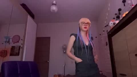 Lia online show from November 2025 02:07:01 PM