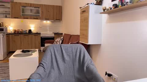           online show from November 2025 06:52:01 AM