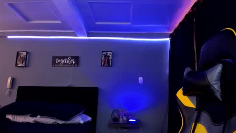 Snapshot of alexgiraldo__ chatting on September 2025 12:19:01 PM alexgiraldo__ online show from September 2025 12:19:01 PM