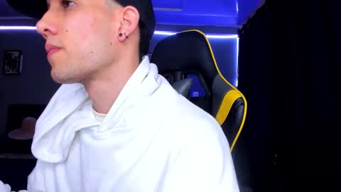 Snapshot of alexgiraldo__ chatting on September 2025 11:37:01 AM alexgiraldo__ online show from September 2025 11:37:01 AM