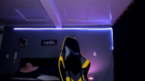 Snapshot of alexgiraldo__ chatting on September 2025 06:40:02 AM alexgiraldo__ online show from September 2025 06:40:02 AM