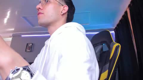 Snapshot of alexgiraldo__ chatting on October 2025 12:01:02 PM alexgiraldo__ online show from October 2025 12:01:02 PM