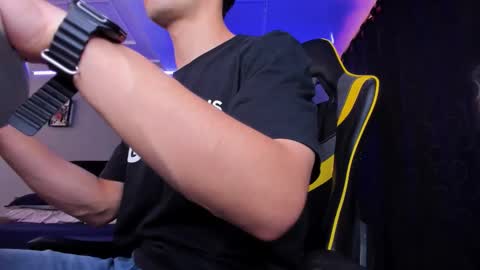 Snapshot of alexgiraldo__ chatting on October 2025 01:12:02 PM alexgiraldo__ online show from October 2025 01:12:02 PM