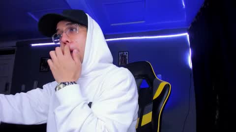 Snapshot of alexgiraldo__ chatting on October 2025 10:16:02 AM alexgiraldo__ online show from October 2025 10:16:02 AM