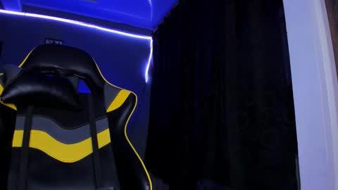 Snapshot of alexgiraldo__ chatting on October 2025 06:14:02 AM alexgiraldo__ online show from October 2025 06:14:02 AM