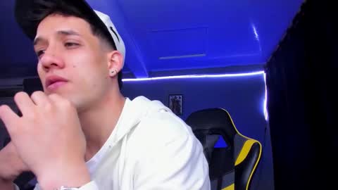 Snapshot of alexgiraldo__ chatting on November 2025 12:06:01 PM alexgiraldo__ online show from November 2025 12:06:01 PM