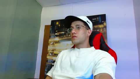 Snapshot of alexgiraldo__ chatting on March 2026 05:29:01 AM alexgiraldo__ online show from March 2026 05:29:01 AM
