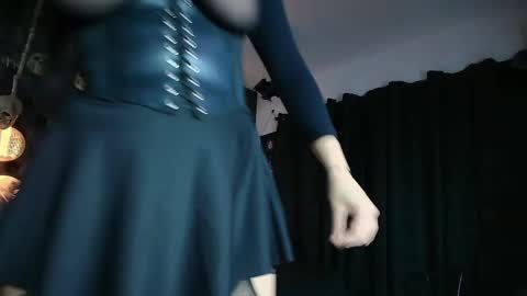 Snapshot of alexhoe_ chatting on May 2026 06:57:02 PM Alex online show from May 2026 06:57:02 PM