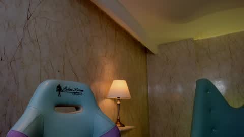 Snapshot of alexiacooperr chatting on December 2024 03:05:02 AM Alexiaa Online 1430 to 2100 GMT-5 online show from December 2024 03:05:02 AM