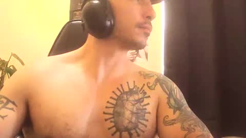 Alexxx online show from April 2026 07:04:01 PM