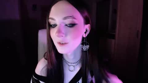 Alice Aris online show from September 2025 07:24:02 PM