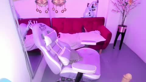 Alice  online show from December 2024 05:13:01 PM