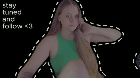 Snapshot of alice_dreamgirl_ chatting on January 2025 12:05:02 PM Alice 3 online show from January 2025 12:05:02 PM