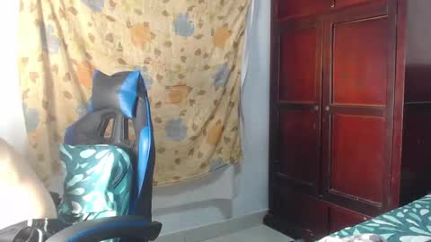 Snapshot of alice_julls chatting on May 2026 12:22:02 PM alice online show from May 2026 12:22:02 PM