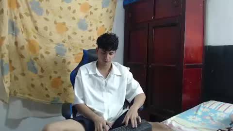 Snapshot of alice_julls chatting on June 2026 06:43:01 PM alice online show from June 2026 06:43:01 PM