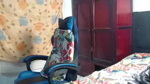 Snapshot of alice_julls chatting on July 2026 06:18:01 PM alice online show from July 2026 06:18:01 PM