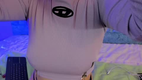 Snapshot of alice_martinez_ chatting on January 2025 04:52:01 AM alice and amber online show from January 2025 04:52:01 AM