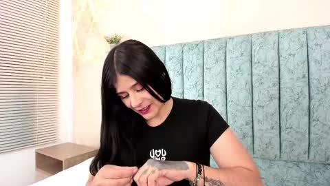 Snapshot of alice_martinez_ chatting on February 2025 04:01:01 AM alice and amber online show from February 2025 04:01:01 AM