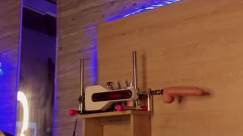 Alice  online show from February 2025 12:38:02 AM