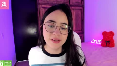 Snapshot of alicee_2 chatting on May 2026 05:19:02 PM Aliceee .. 97YP9VWGZHrefnav wishlist lists 1 online show from May 2026 05:19:02 PM