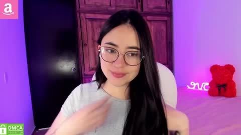 Snapshot of alicee_2 chatting on May 2026 05:42:02 PM Aliceee .. 97YP9VWGZHrefnav wishlist lists 1 online show from May 2026 05:42:02 PM