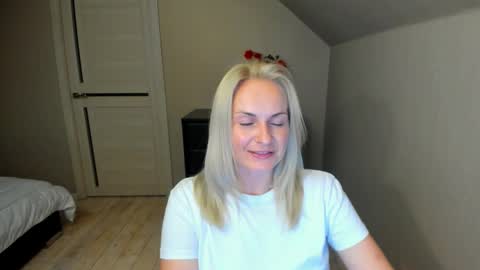 Alicee online show from October 2025 06:39:01 PM