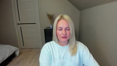 Alicee online show from October 2025 06:51:02 PM