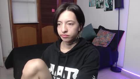 alicee_logan_ online show from October 2025 01:52:02 AM