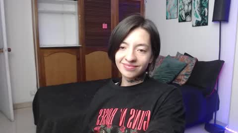 alicee_logan_ online show from November 2025 01:47:01 AM