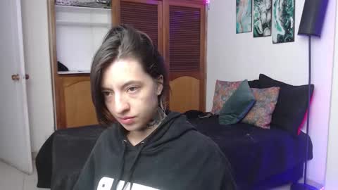 alicee_logan_ online show from December 2025 01:00:01 AM