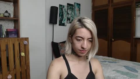 alicee_logan_ online show from April 2026 01:28:01 AM