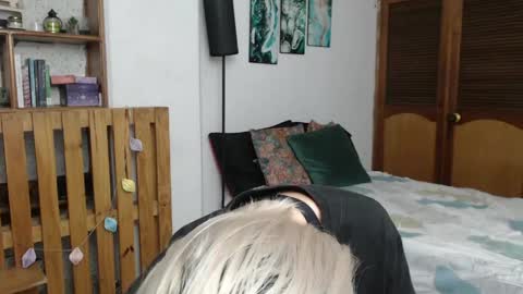 alicee_logan_ online show from April 2026 02:25:01 AM