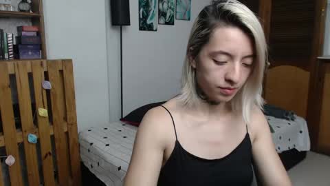 alicee_logan_ online show from May 2026 01:34:01 AM