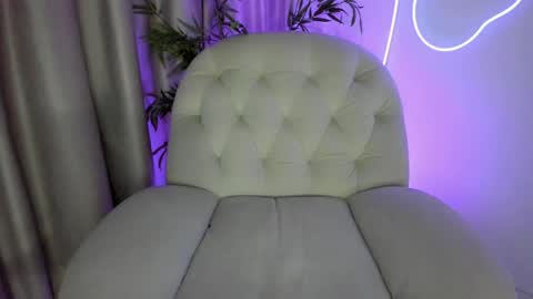 AliceLevine online show from April 2026 04:17:01 AM