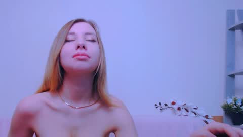 Snapshot of alicemias_ chatting on April 2026 10:50:01 AM Alice online show from April 2026 10:50:01 AM