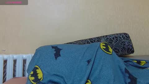 AliceWoolfy online show from November 2025 09:25:01 PM