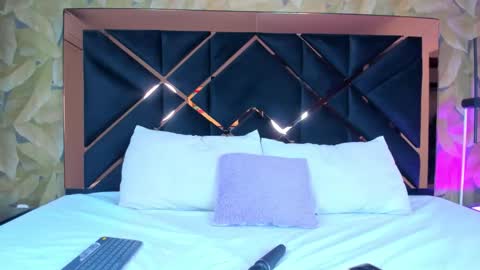 Alice  online show from November 2025 04:44:02 AM