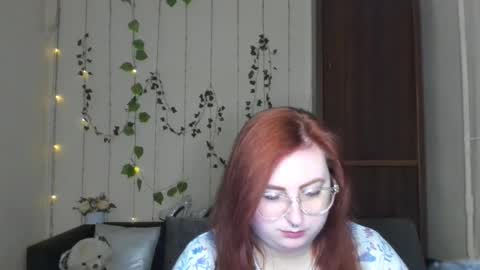 Snapshot of alicia_side_red chatting on April 2026 11:30:02 AM Alicia online show from April 2026 11:30:02 AM