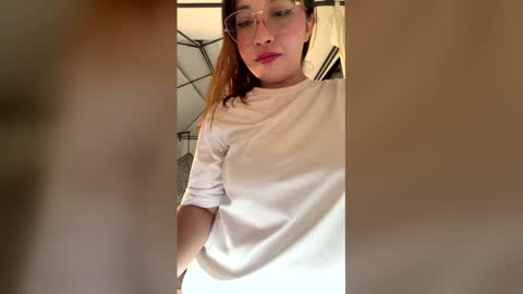 Snapshot of aliciawhite_nt chatting on May 2026 01:45:02 AM Alicia online show from May 2026 01:45:02 AM