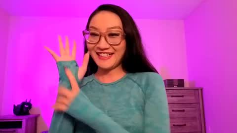 Alicia Hebi online show from October 2025 05:22:02 PM