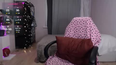 Mia online show from September 2025 06:44:02 PM