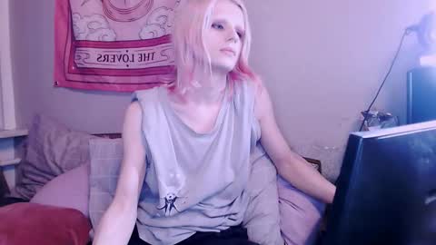 Alien Bella online show from December 2025 01:06:01 PM