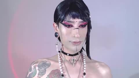 Snapshot of alienexxx chatting on January 2025 01:52:02 AM online show from January 2025 01:52:02 AM