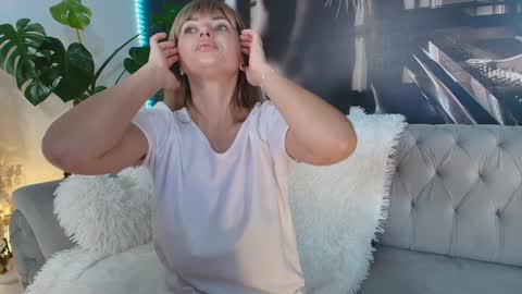 Aliessia online show from January 2026 01:38:01 PM