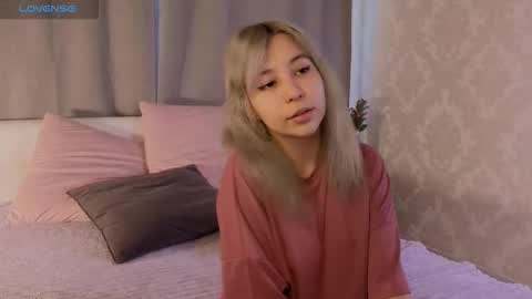 Snapshot of alika_leal chatting on September 2025 04:15:01 AM Im Alika online show from September 2025 04:15:01 AM