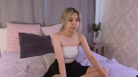 Snapshot of alika_leal chatting on October 2025 04:22:01 AM Im Alika online show from October 2025 04:22:01 AM