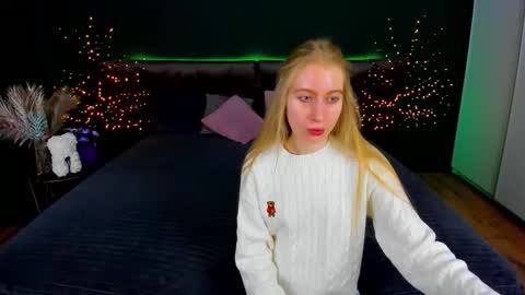 Snapshot of alina__blonde chatting on October 2025 06:37:02 AM Alina online show from October 2025 06:37:02 AM